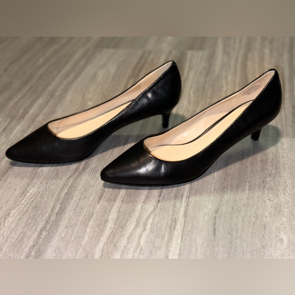 Black Nine West Pointed Toe Pumps - Picture 3 of 6